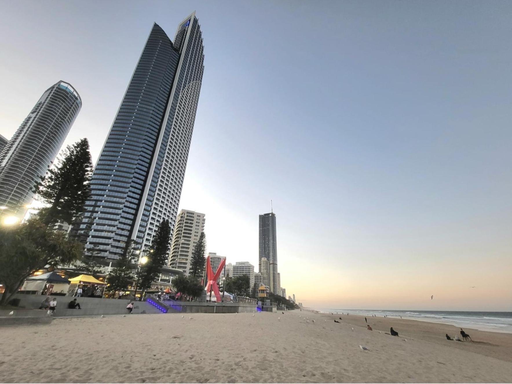 Beachside Apartment In The Heart Of Surfers Paradise - Free Parking غولد كوست المظهر الخارجي الصورة