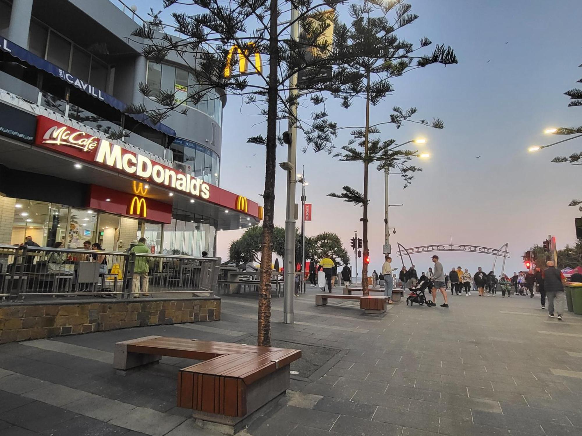 Beachside Apartment In The Heart Of Surfers Paradise - Free Parking غولد كوست المظهر الخارجي الصورة